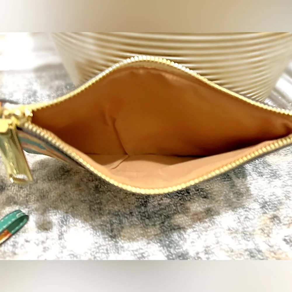 *NWOT Steve Madden Donna Lemon Clutch/Wristlet, - Picture 12 of 13